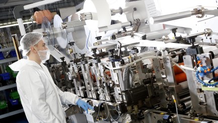 Cleanroom Manufacturing: Standards, Processes + Best Practices